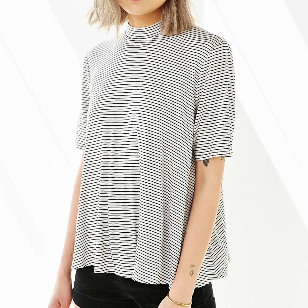 URBAN OUTFITTERS Black&White striped Mock Neck Tee